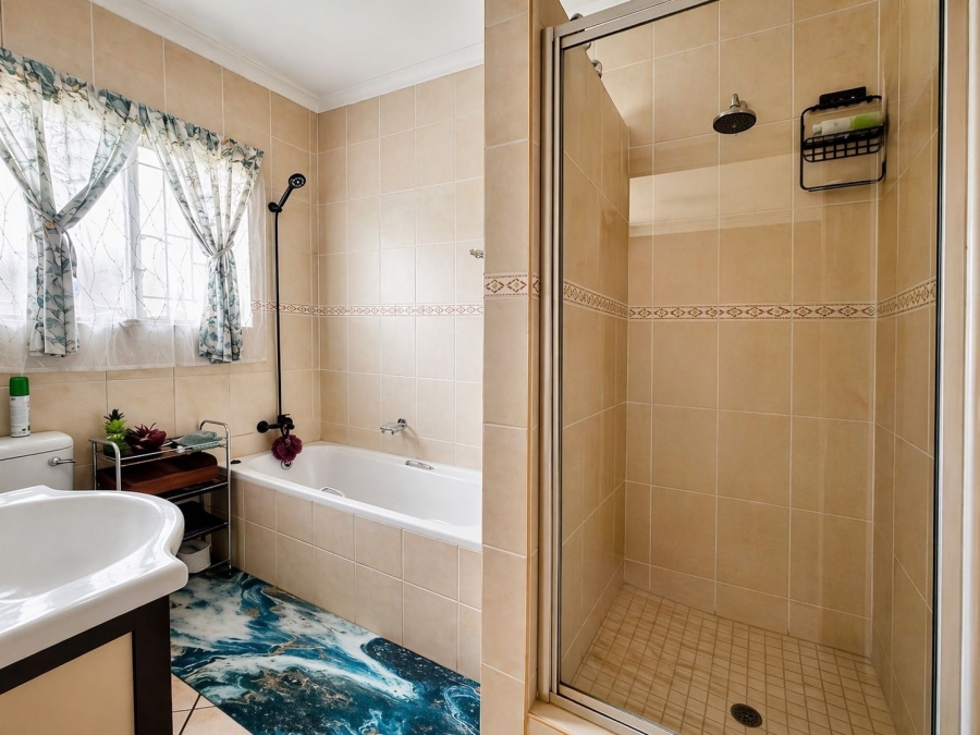 5 Bedroom Property for Sale in Waterval East North West